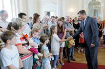 17. 8. 2014, Ljubljana – Mnoien obisk ob dnevu odprtih vrat v Uradu predsednika Republike Slovenije (STA/Danijel Novakovi)
